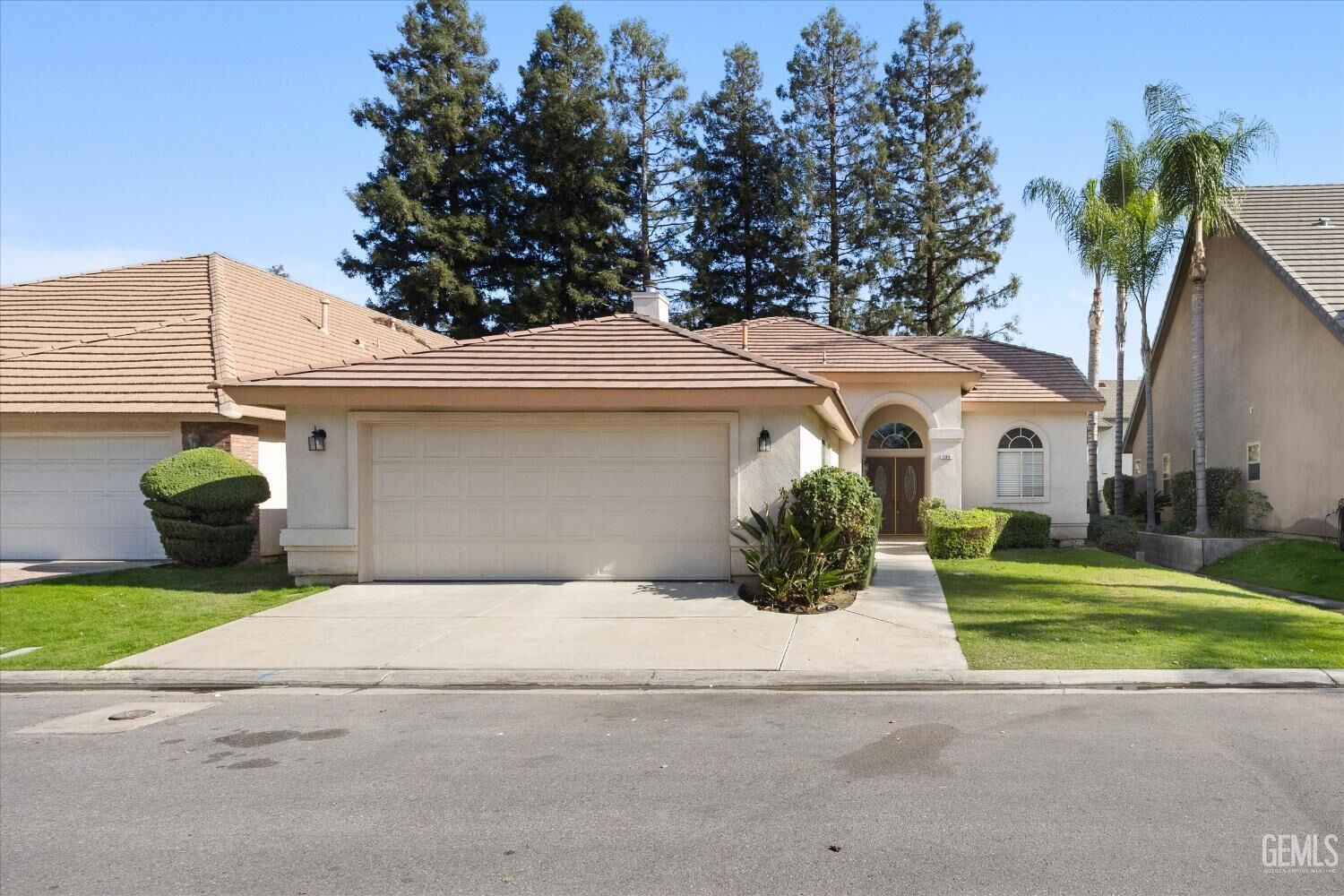 Property Photo: 134 Stockdale Circle CA 93309