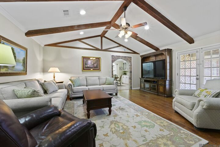 Property Photo:  2125 San Clemente Dr  LA 70815 