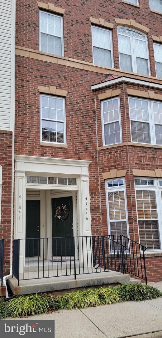 Property Photo: 41846 Inspiration Terrace VA 20105