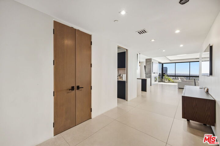 Property Photo:  10350 Wilshire Blvd  CA 90024