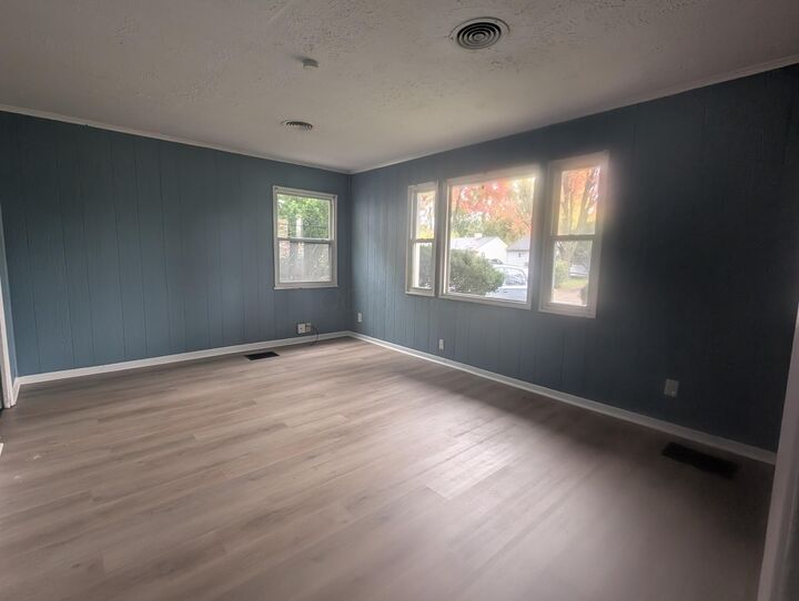 Property Photo: 968 Duxberry Avenue OH 43211