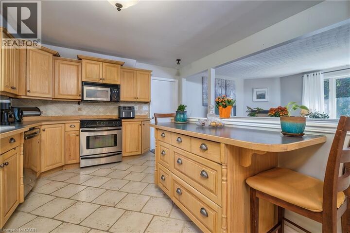 Property Photo:  18 Lynndale Road  ON N3Y 1Z8