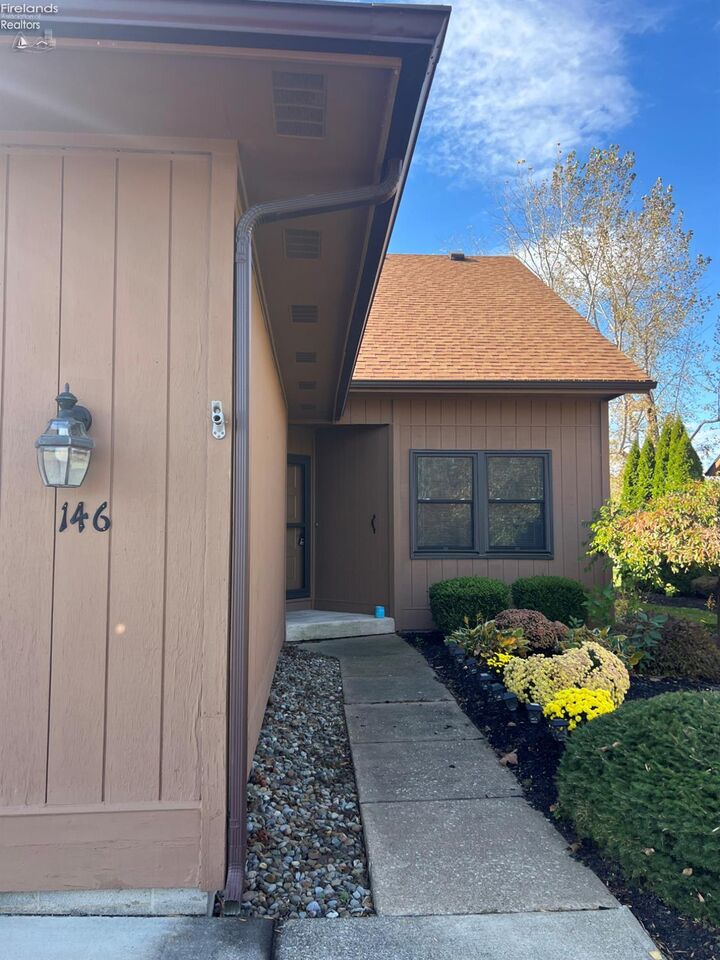 Property Photo:  146 N Harbors End Drive  OH 43452 