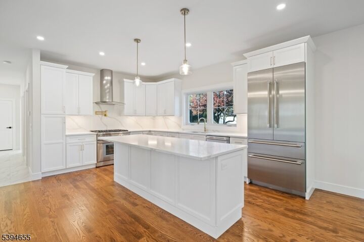 Property Photo:  1 Willow Pl  NJ 07936