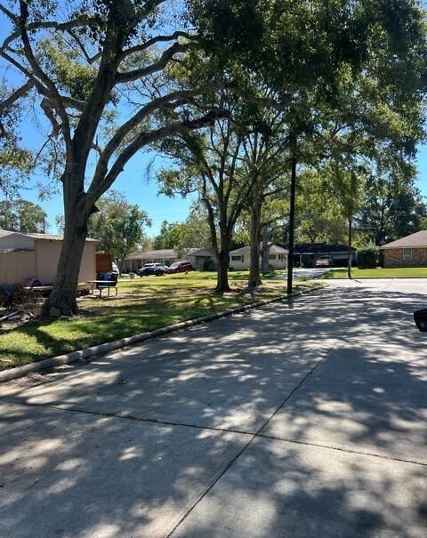 Property Photo:  407 Meadow Lane  TX 77563 