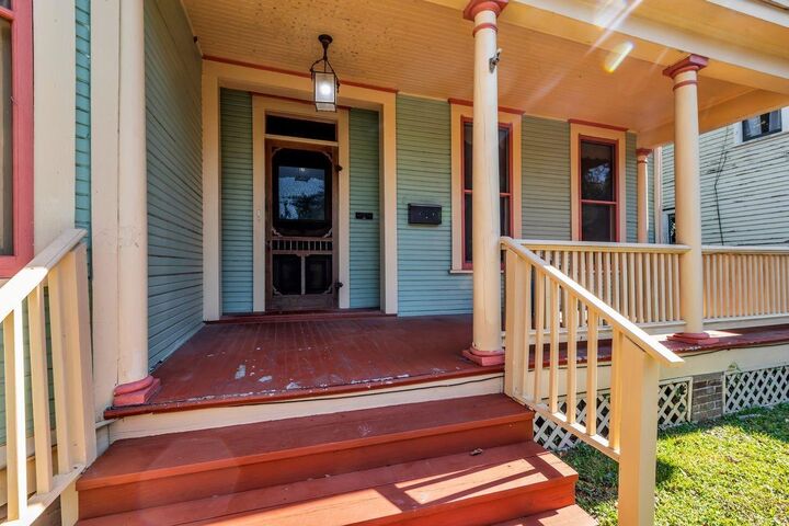 Property Photo: 844 Cortlandt Street TX 77007