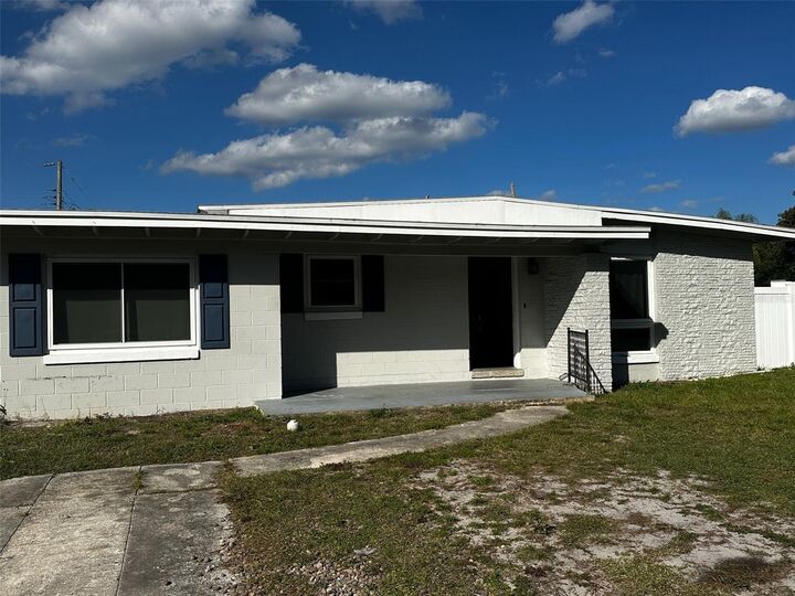 Property Photo: 156 Pinecrest Drive FL 32773