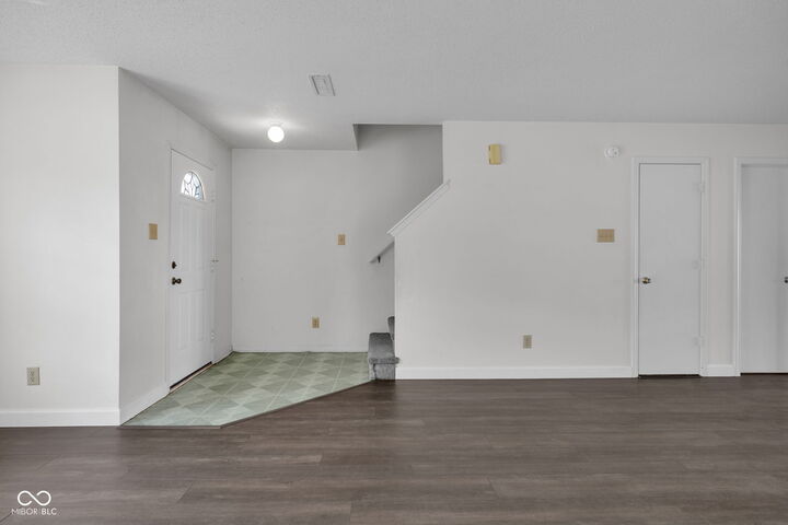 Property Photo: 350 Sunburst Lane IN 46143