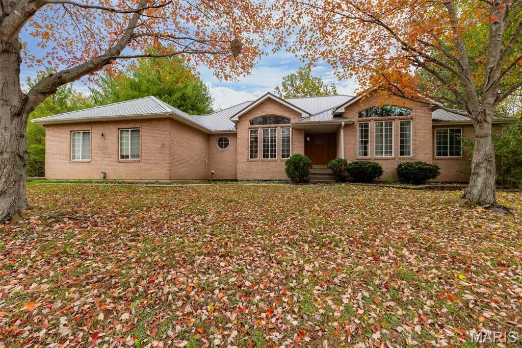 Property Photo:  2 Deer Hollow Lane  IL 62056 