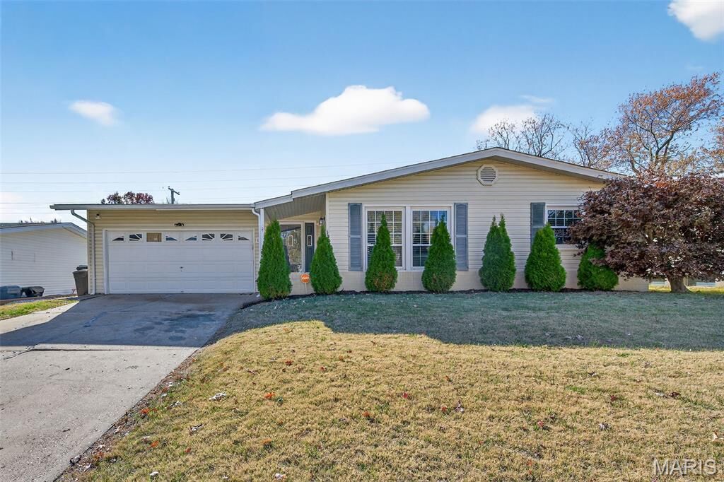 Property Photo:  1370 Madison Lane  MO 63031 