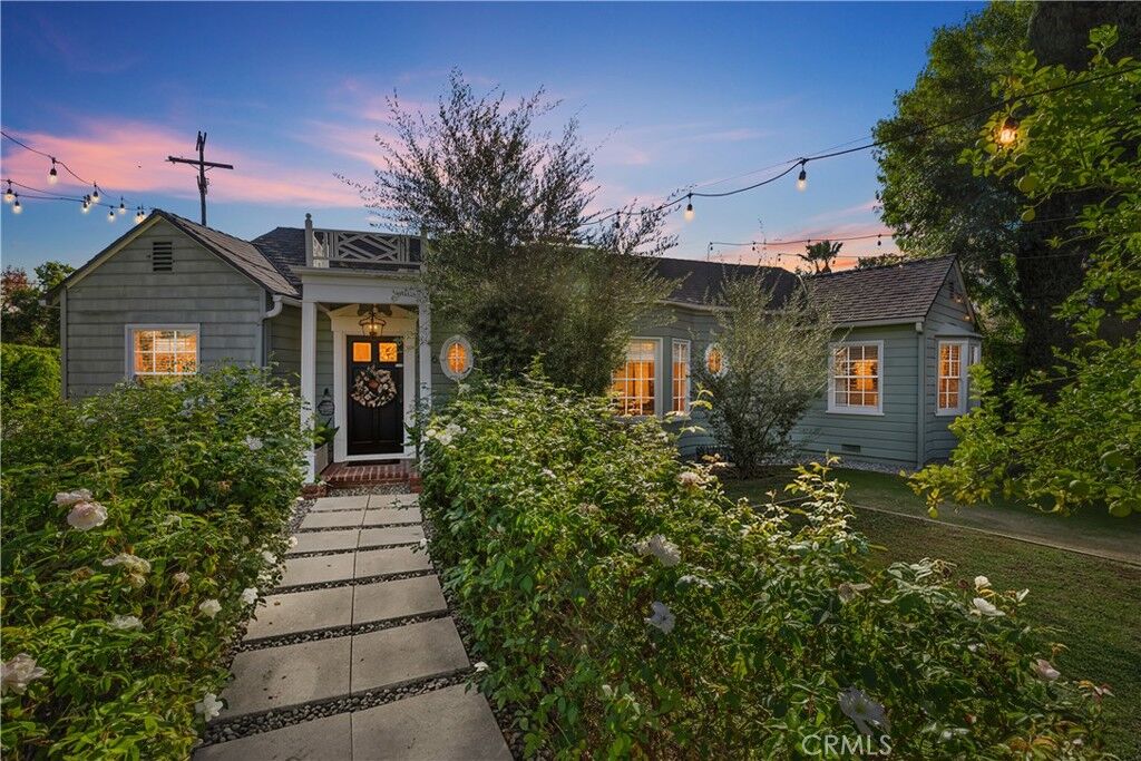 Property Photo: 5306 Norwich Avenue CA 91411