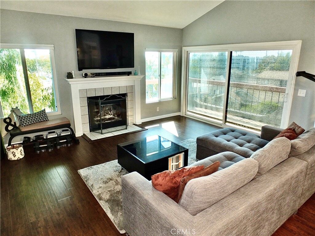 Property Photo:  3600 E 4th 305  CA 90814 