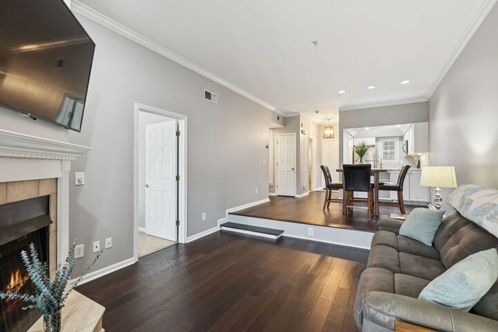 136 W End Pl  Nashville TN 37205 photo