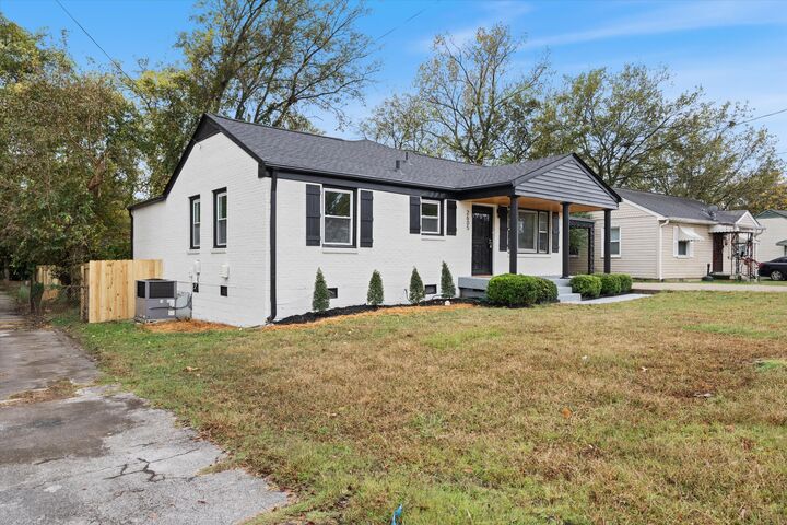 Property Photo:  2605 Deerfield Dr  TN 37208 