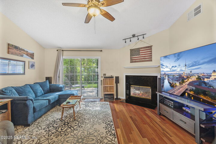 Property Photo: 1133 Blue Sky Way FL 32225