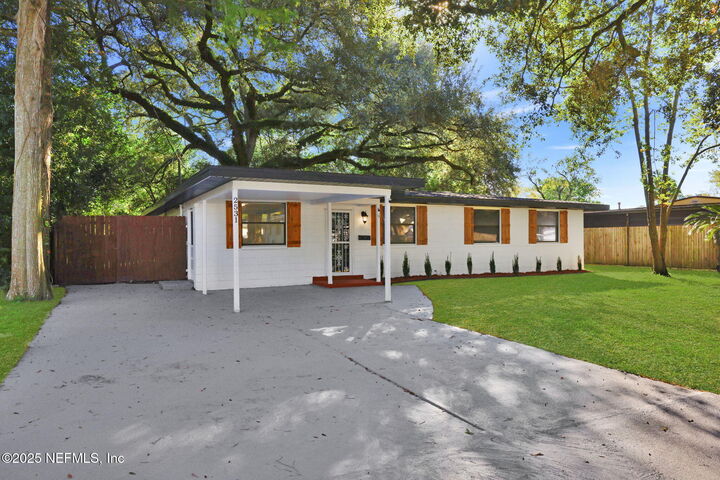 Property Photo:  2531 E Burlingame Drive E  FL 32211