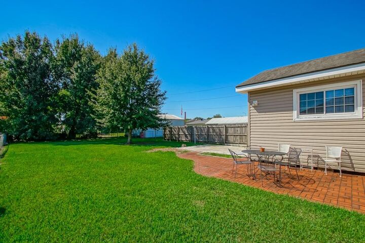 Property Photo: 210 W Girod Street LA 70043