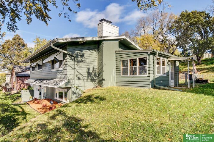 Property Photo:  1213 Fairfax Road  NE 68005 