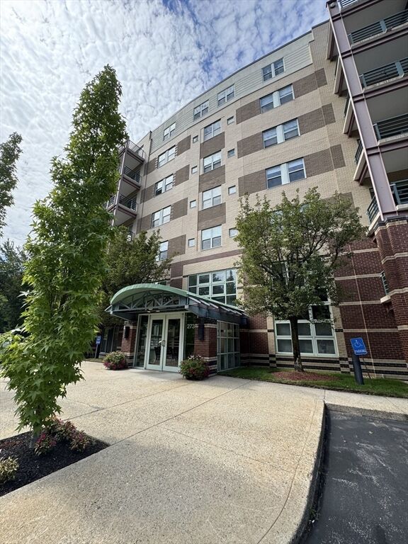 273 Cambridge Rd 202  Woburn MA 01801 photo