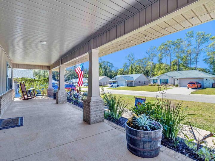 Property Photo:  5956 Parsonage Cir  FL 32570