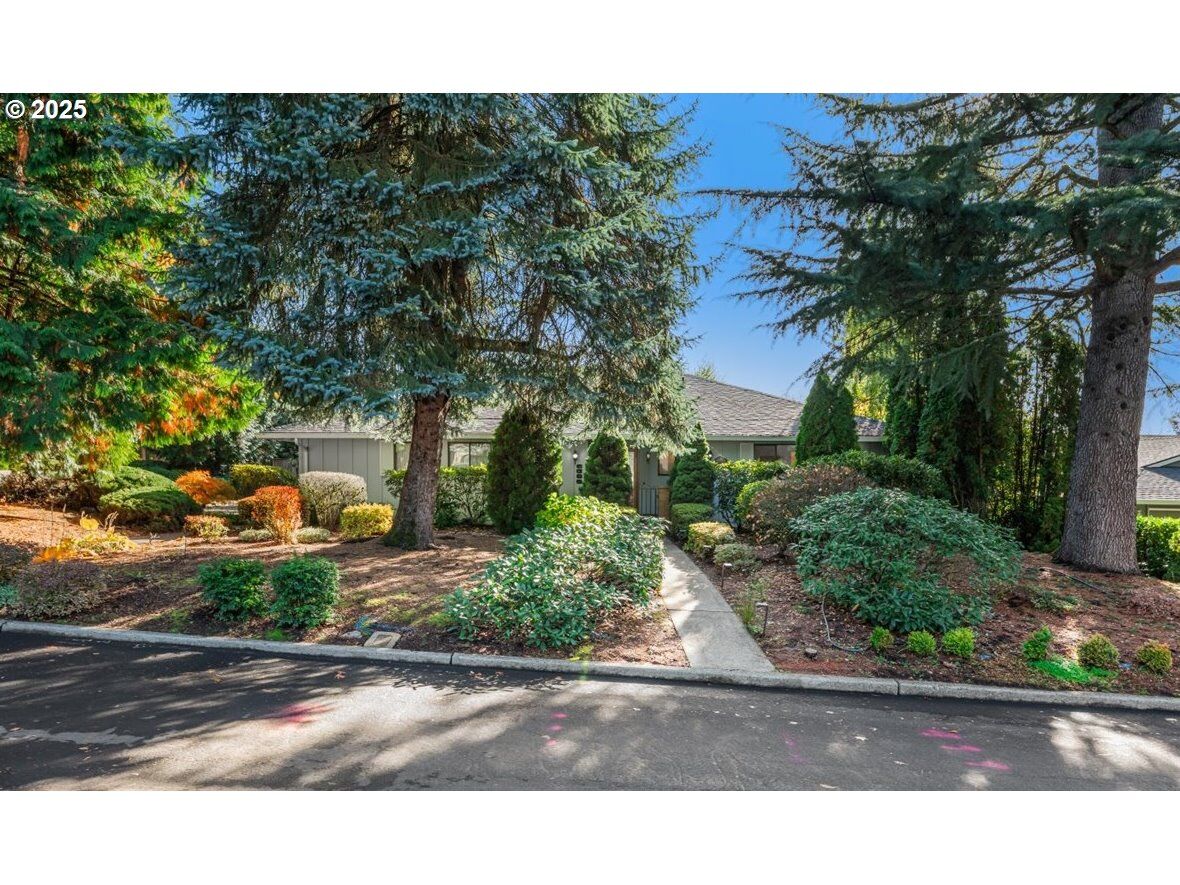 Property Photo: 6500 SW Preslynn Dr OR 97225