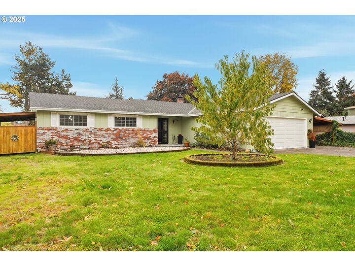 Property Photo:  5492 SE Hillwood Cir  OR 97267 