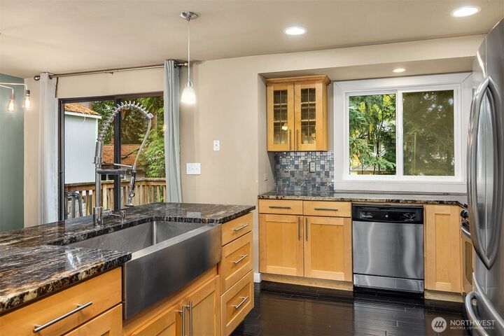 Property Photo: 15332 NE 65th Court WA 98052