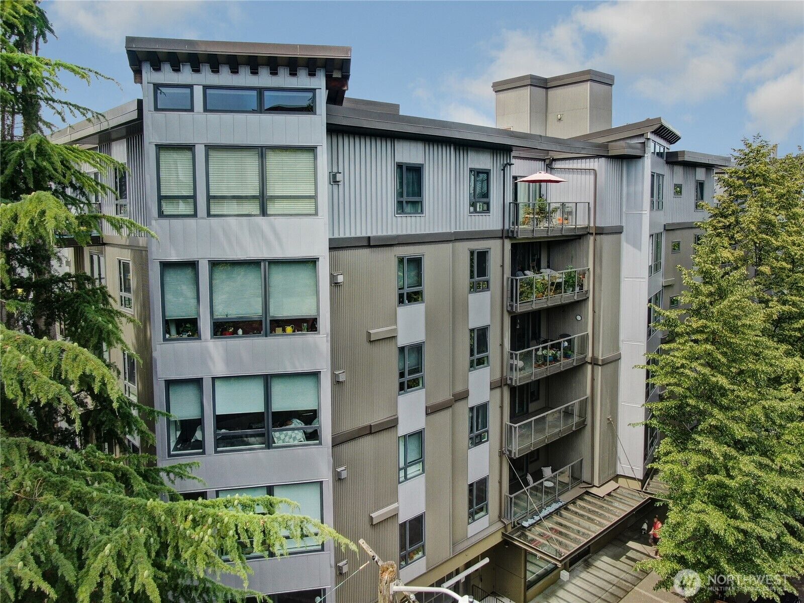 Property Photo: 5001 California Avenue SW 212 WA 98136