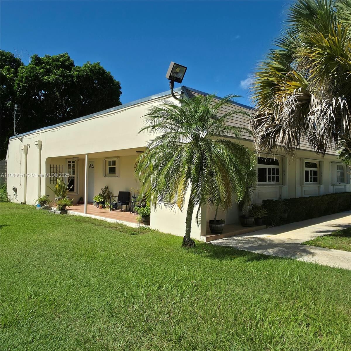 Property Photo: 16944 SW 113th Ct 5731E FL 33157