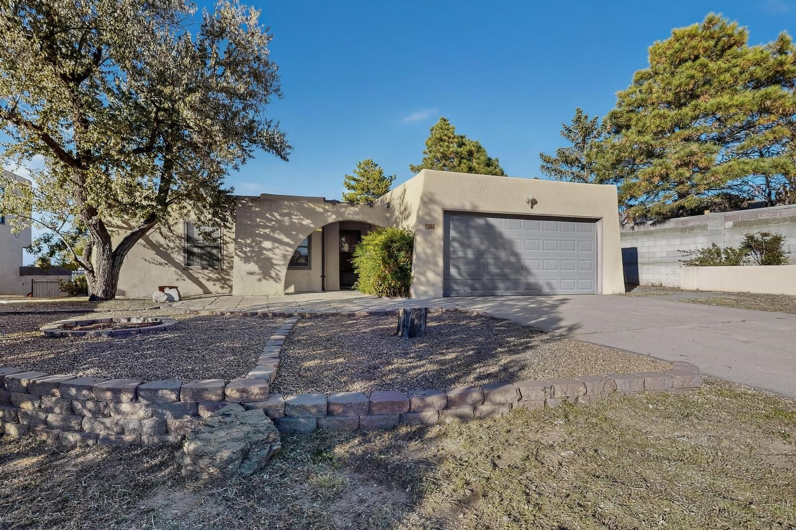 Property Photo:  2104 Avenida De Las Alturas  NM 87505 
