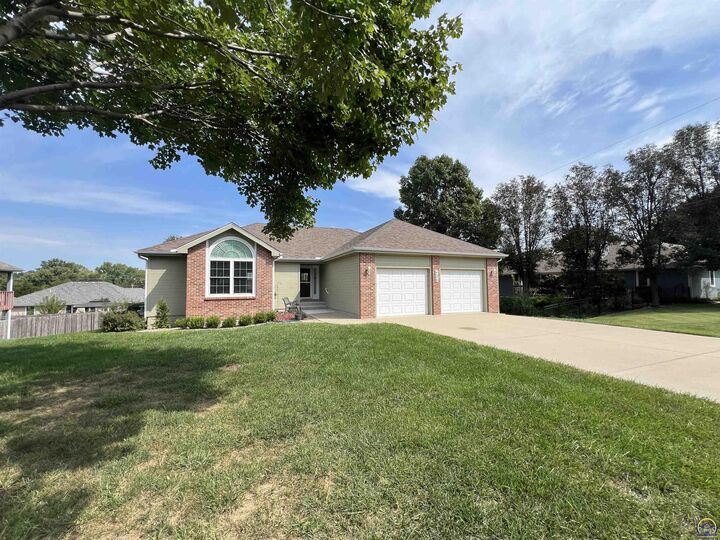 Property Photo: 4346 SE 24th Ct KS 66542