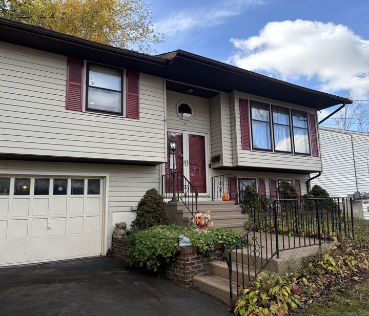 135 Williamson Drive  Waterbury CT 06710 photo