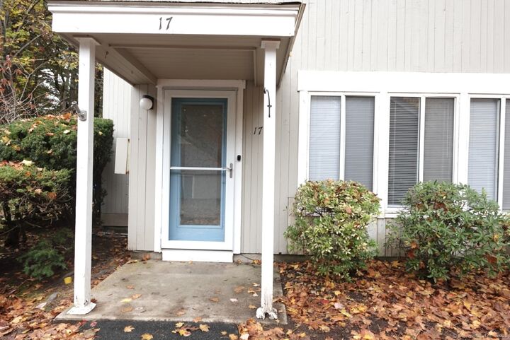 Property Photo: 17 Pepperidge Court 17 CT 06070