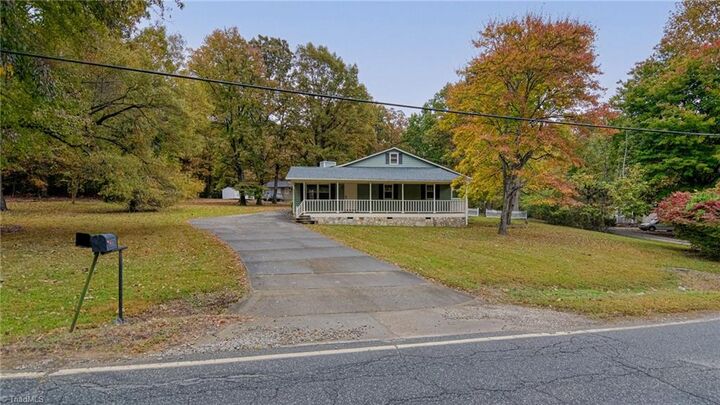 Property Photo:  2206 Glenside Drive  NC 27405 
