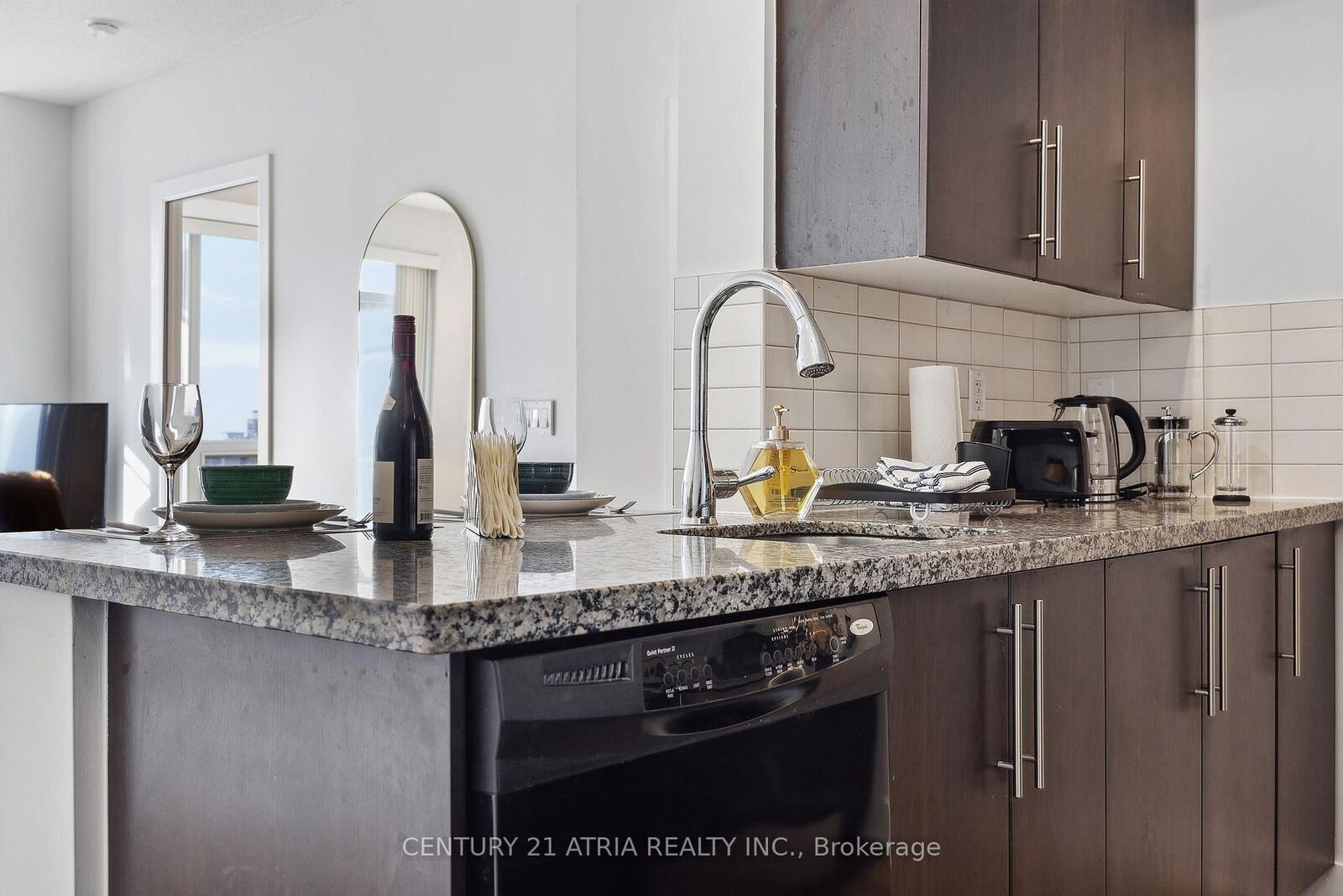 Photo de la propriété:  28 Linden Street 2708  ON M3Y 0A4