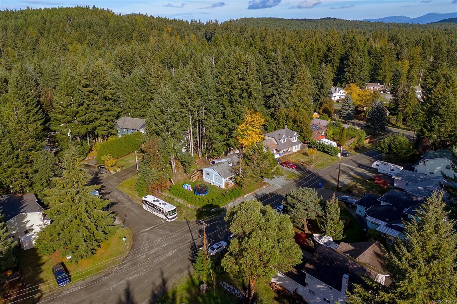 Property Photo: 2377 Robertson Rd BC V8H 2H3