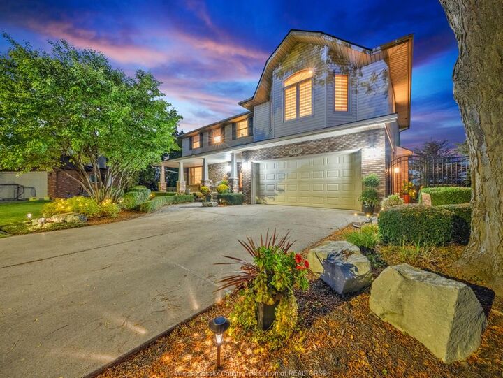 Photo de la propriété:  512 Cambridge Court  ON N8N 4B4