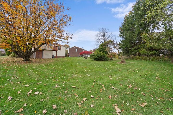 Property Photo:  2016 Pembrook Dr  PA 15116