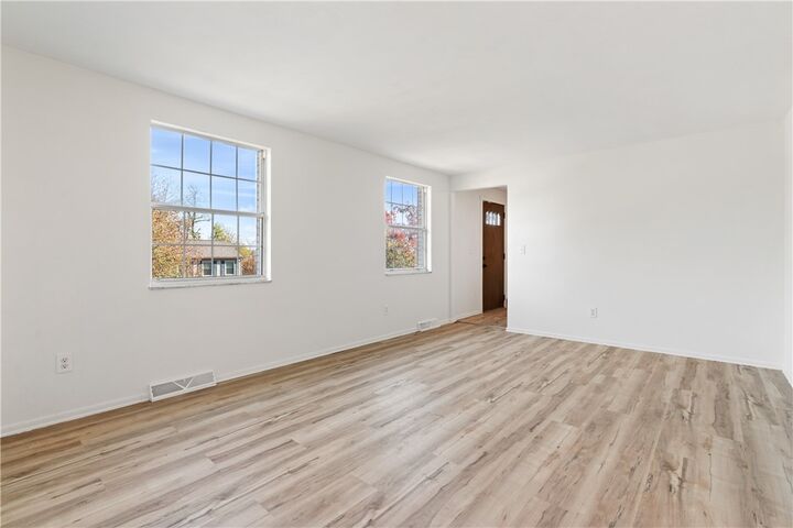 Property Photo: 1562 Hedwig Dr PA 15101