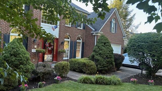 Property Photo:  1800 Scarlett Dr  PA 15241 