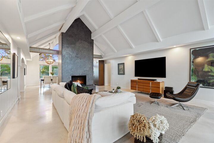 Property Photo: 915 Biscayne Street TX 78734