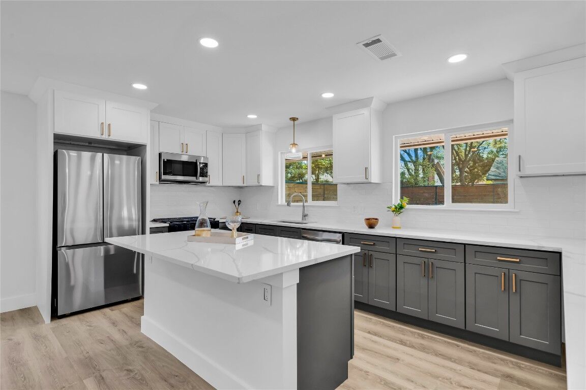 Property Photo: 11602 Big Trail TX 78759