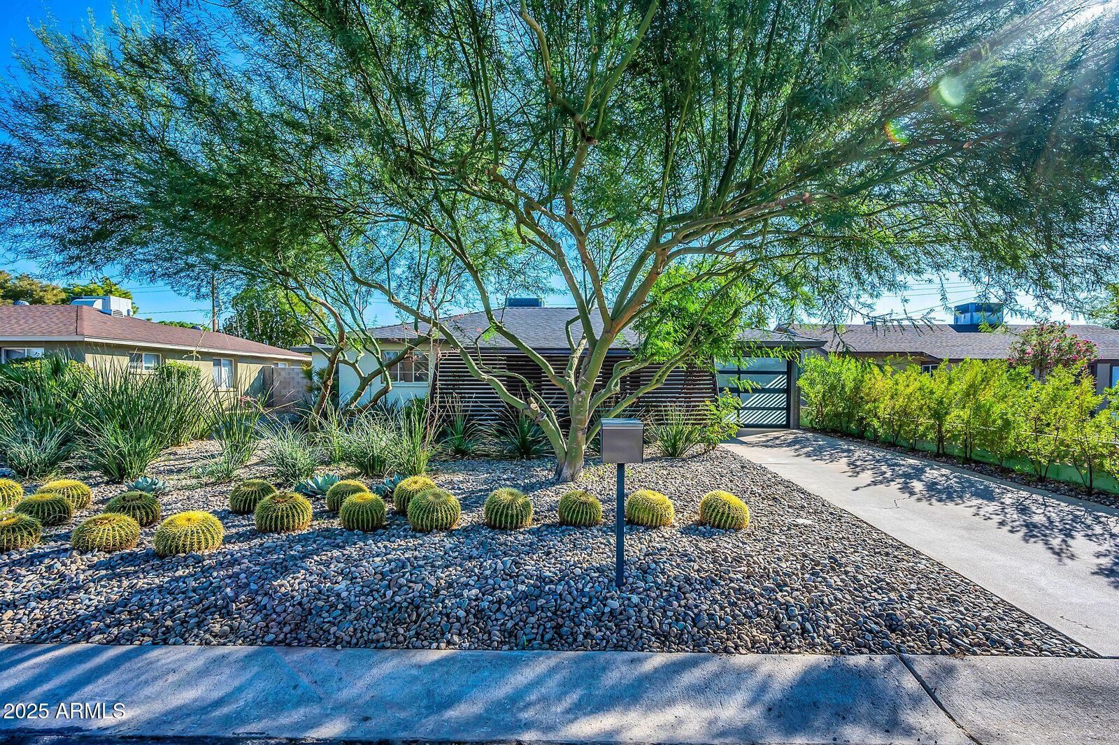 Property Photo:  2607 N 51st Street  AZ 85008