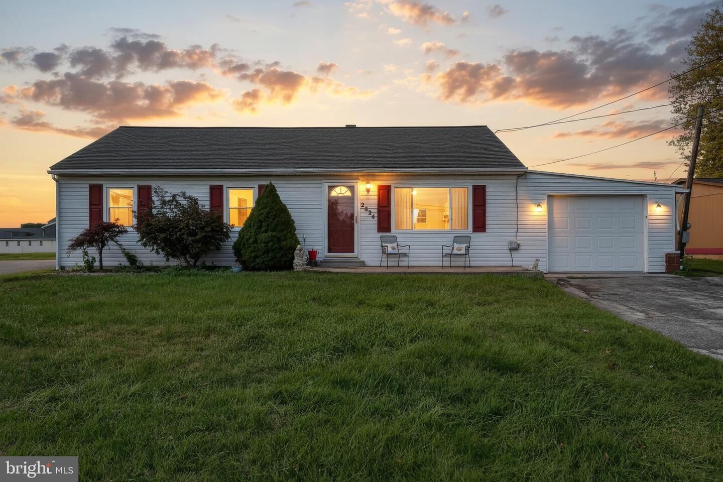 Property Photo:  2824 Oakland Road  PA 17315