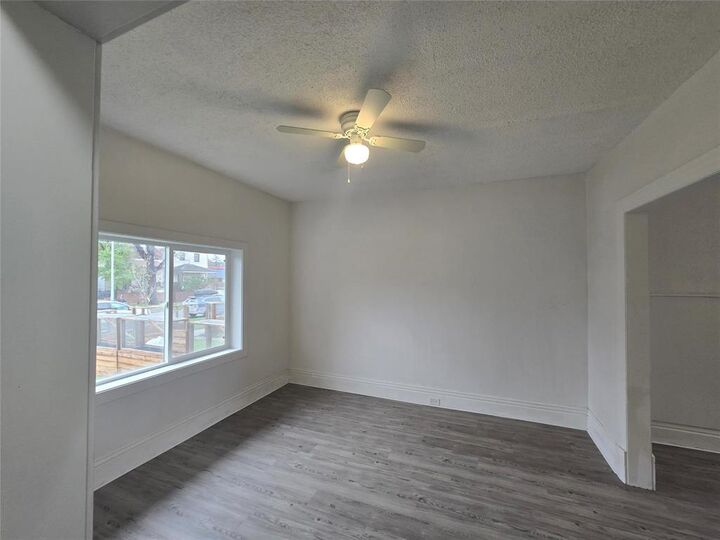 Property Photo:  350 Home Street  MB R3G 1X4