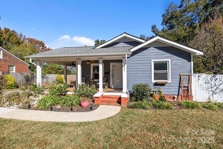 Property Photo:  1501 Herrin Avenue  NC 28205 