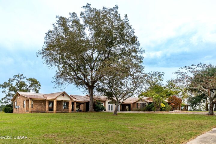 Property Photo: 1351 Val Lane FL 32455