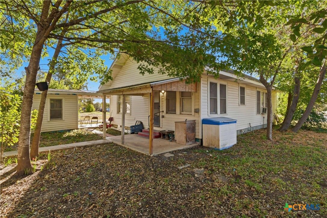 Property Photo:  603 E Court Street  TX 78155 