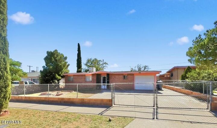 Property Photo: 4952 Tropicana Avenue TX 79924