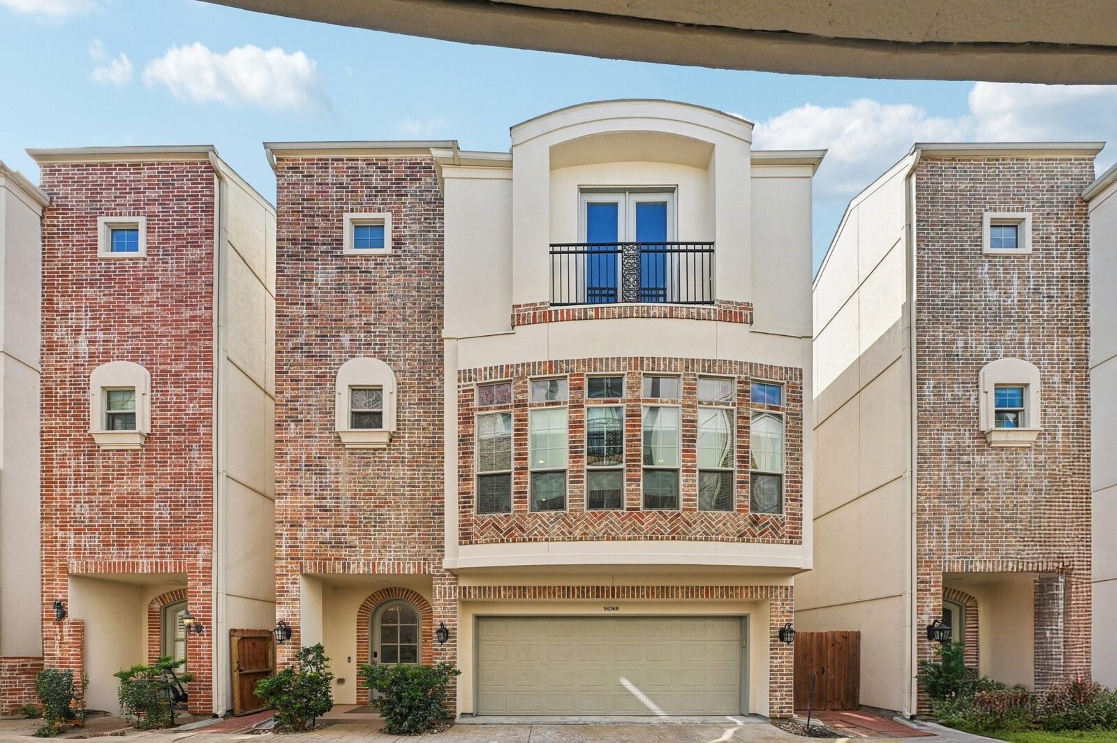 Property Photo: 5636 Kiam Street B TX 77007